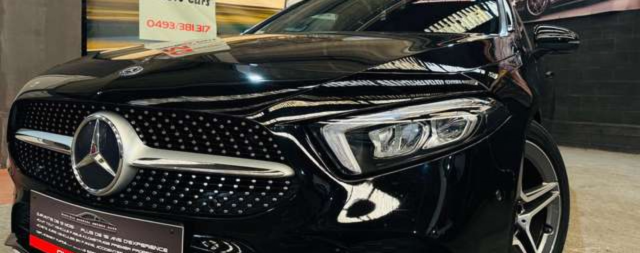 Mercedes-Benz A 180 A 180d AMG Toit Pano Cockpit LED Caméra PDC J.A