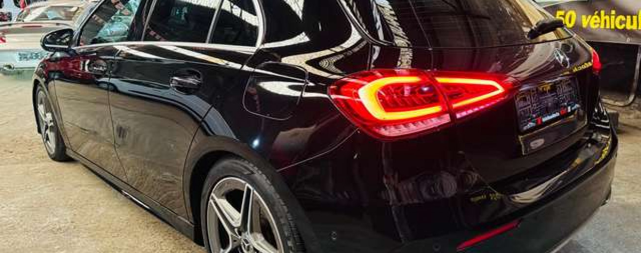 Mercedes-Benz A 180 A 180d AMG Toit Pano Cockpit LED Caméra PDC J.A