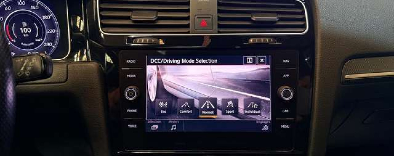 Volkswagen Golf Golf 2.0 TSI FaceLift GTI DSG Toit Pano Caméra Cockpit GPS Maxton Design