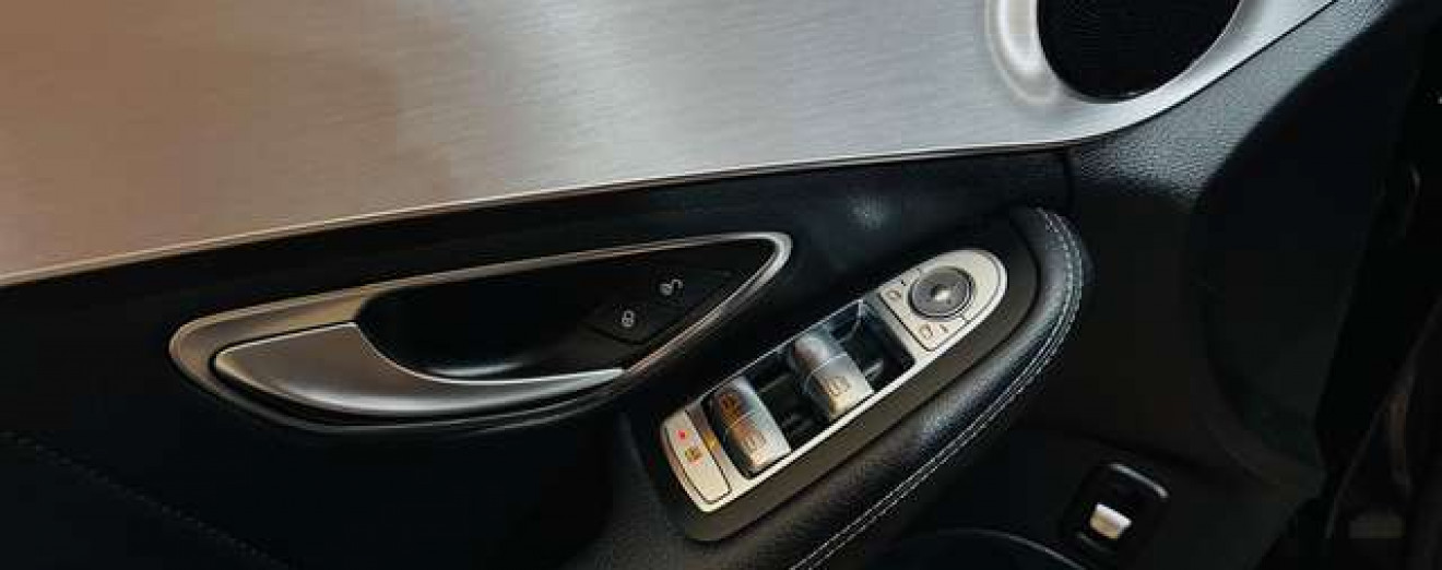 Mercedes-Benz C 200 C 200D Pack AMG Automatique LED Toit Pano GPS Cuir 18