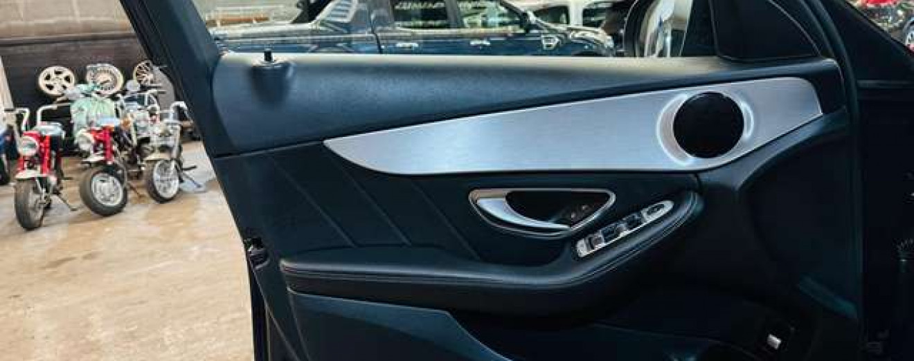 Mercedes-Benz C 200 C 200D Pack AMG Automatique LED Toit Pano GPS Cuir 18