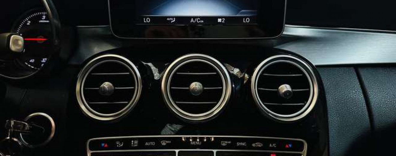 Mercedes-Benz C 200 C 200D Pack AMG Automatique LED Toit Pano GPS Cuir 18