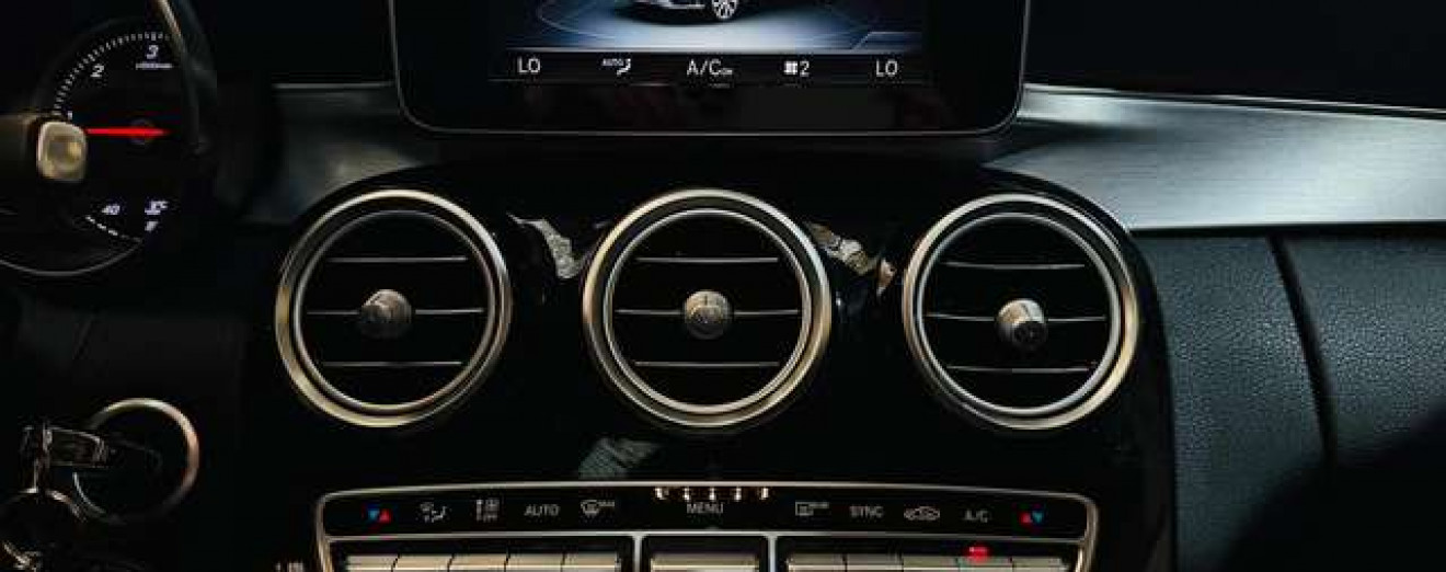 Mercedes-Benz C 200 C 200D Pack AMG Automatique LED Toit Pano GPS Cuir 18