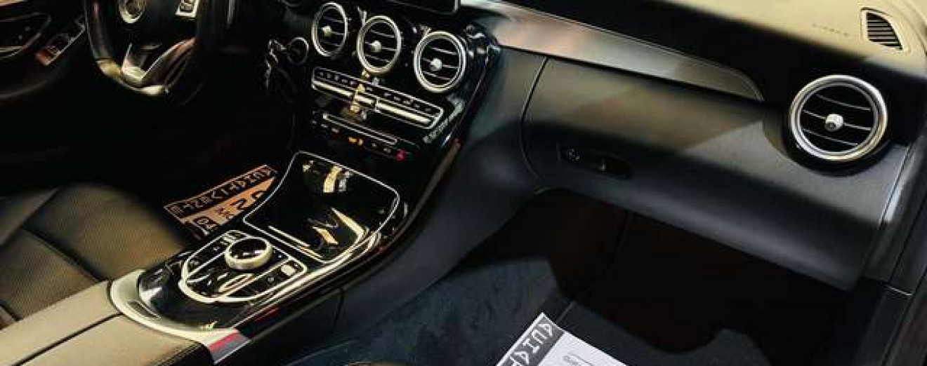 Mercedes-Benz C 200 C 200D Pack AMG Automatique LED Toit Pano GPS Cuir 18