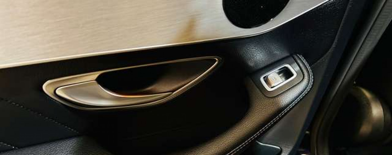 Mercedes-Benz C 200 C 200D Pack AMG Automatique LED Toit Pano GPS Cuir 18