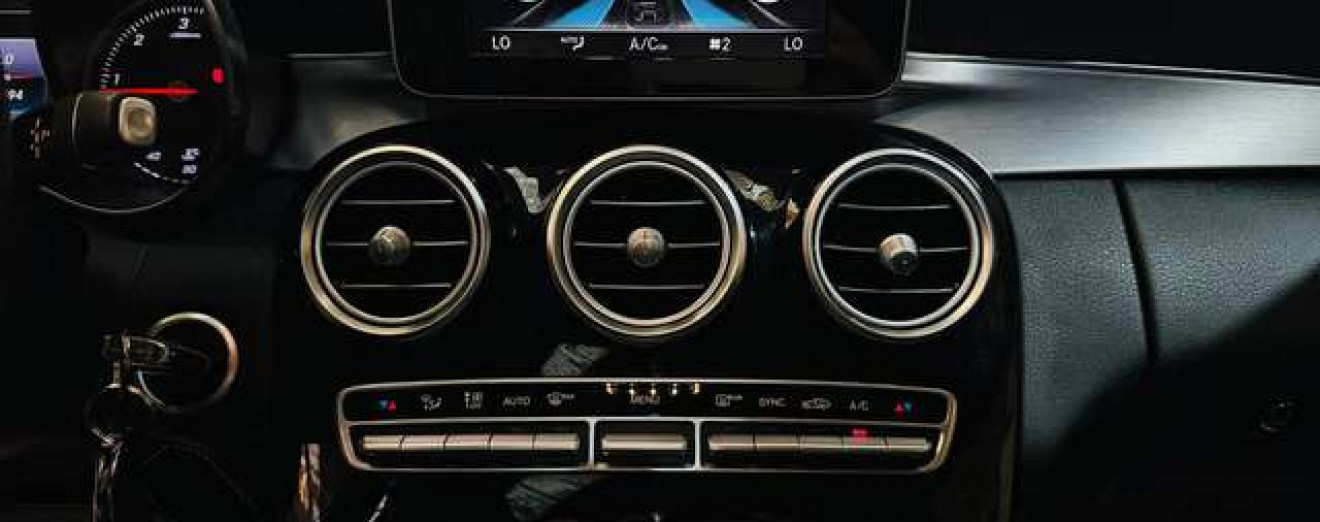 Mercedes-Benz C 200 C 200D Pack AMG Automatique LED Toit Pano GPS Cuir 18