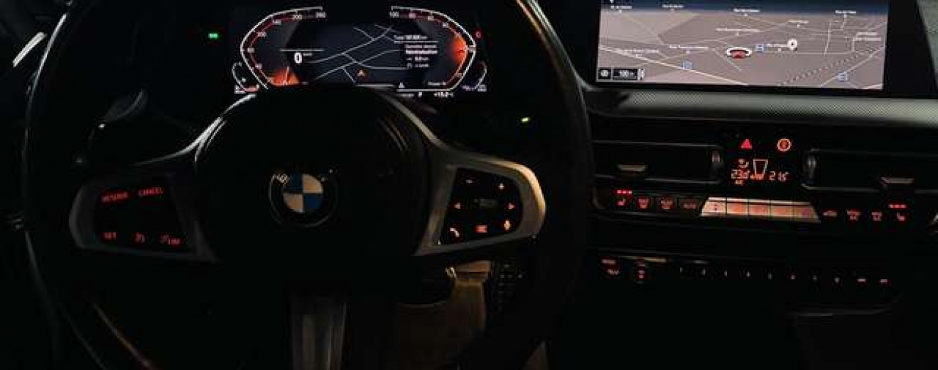 BMW 218 Gran Coupé- MTech-Cockpit-Camera-Gros sieges