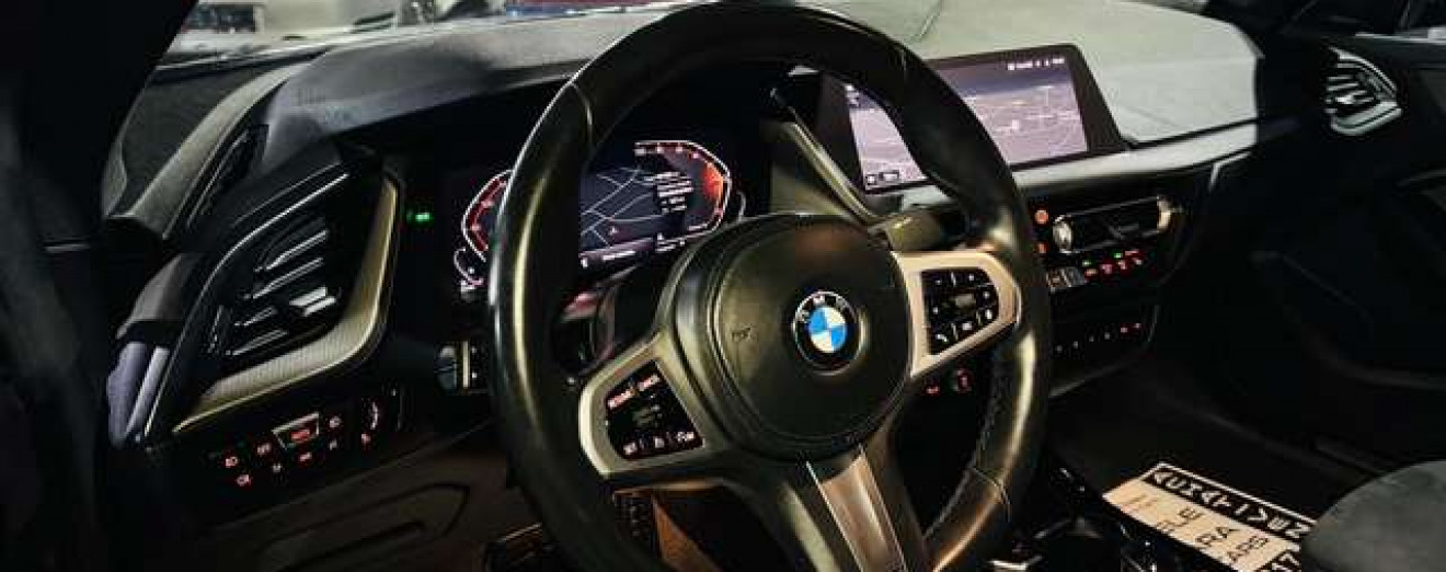 BMW 218 Gran Coupé- MTech-Cockpit-Camera-Gros sieges