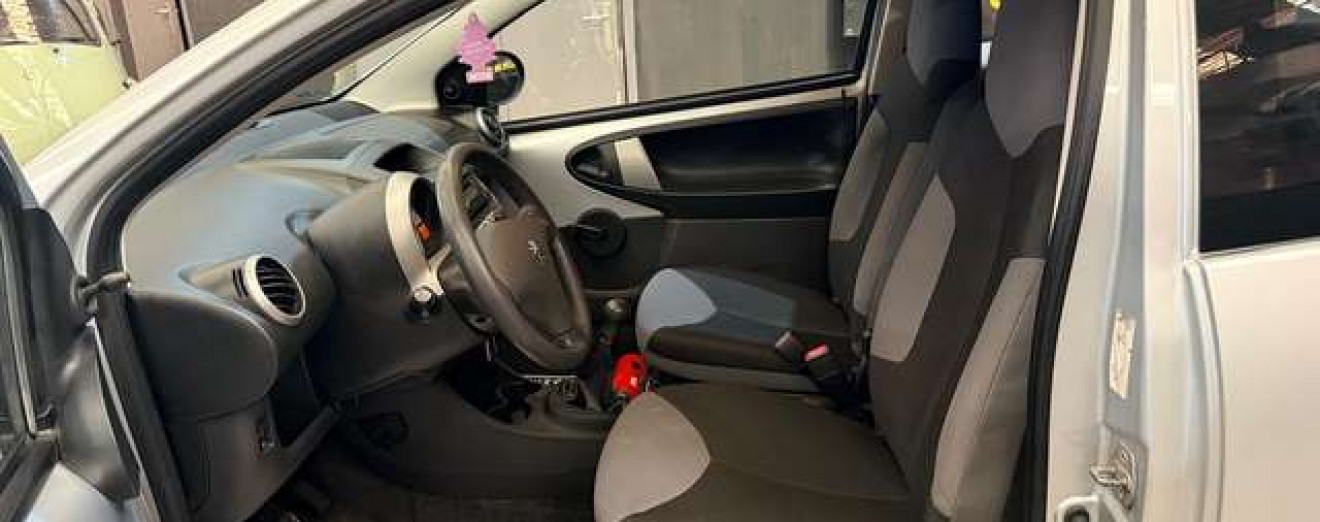 Peugeot 107 107 1.0i Radio D.A Airbag