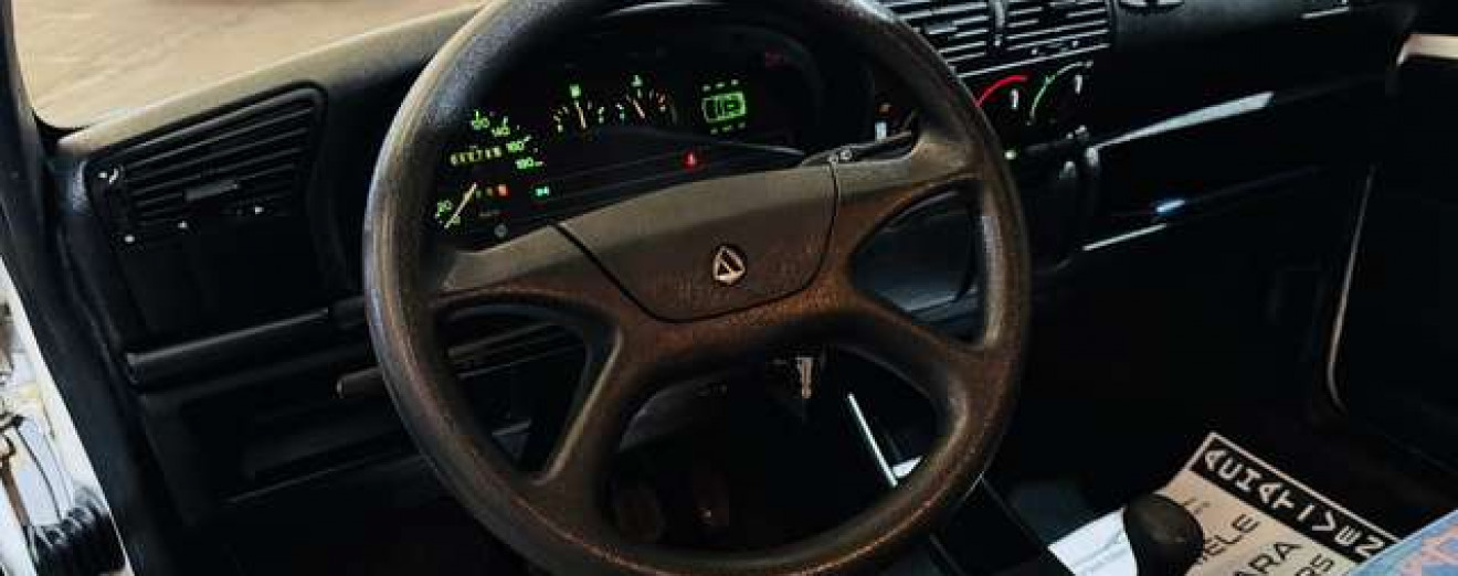 Lancia Y 10 junior 1 pro 86500 km carnet Ancetre !!!