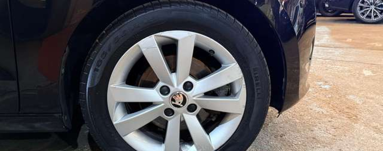 Skoda Citigo Citigo 1.0i GPS Airco Toit panoramique Sièges chauffants J.A