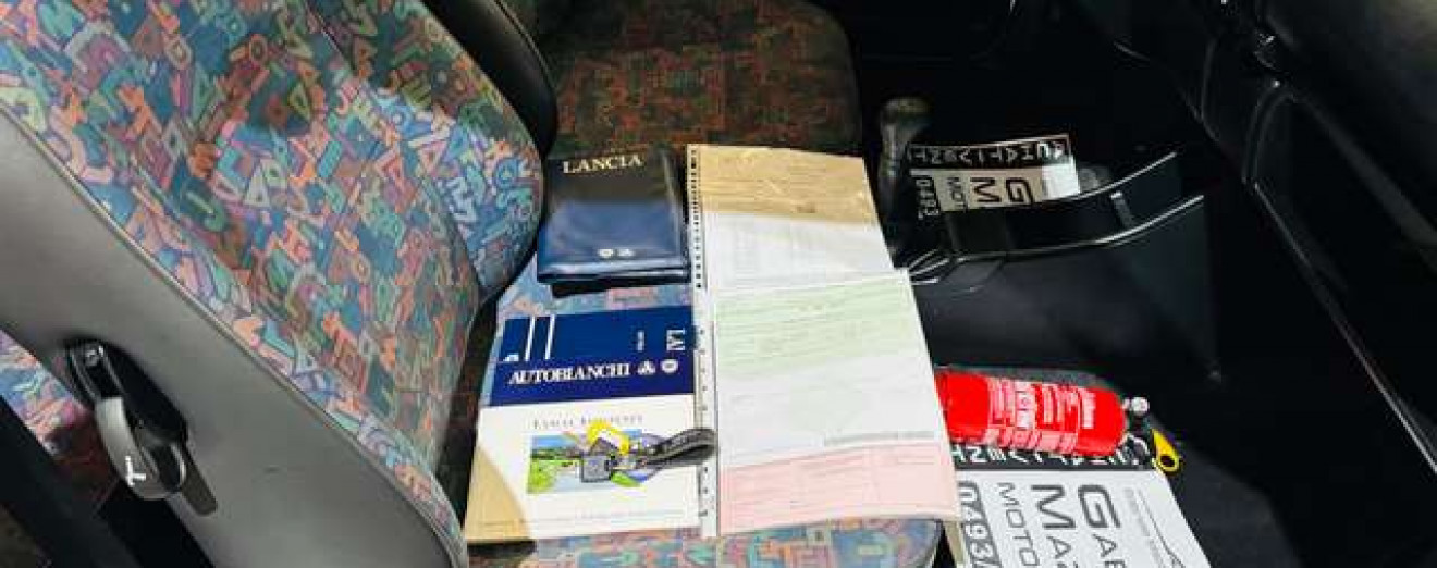 Lancia Y 10 junior 1 pro 86500 km carnet Ancetre !!!