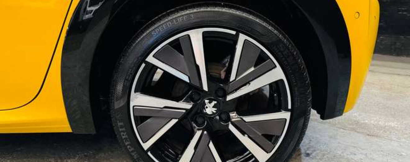 Peugeot 208 1.5 BlueHDi / GT Pack / Navi / Clim / Garantie 12M