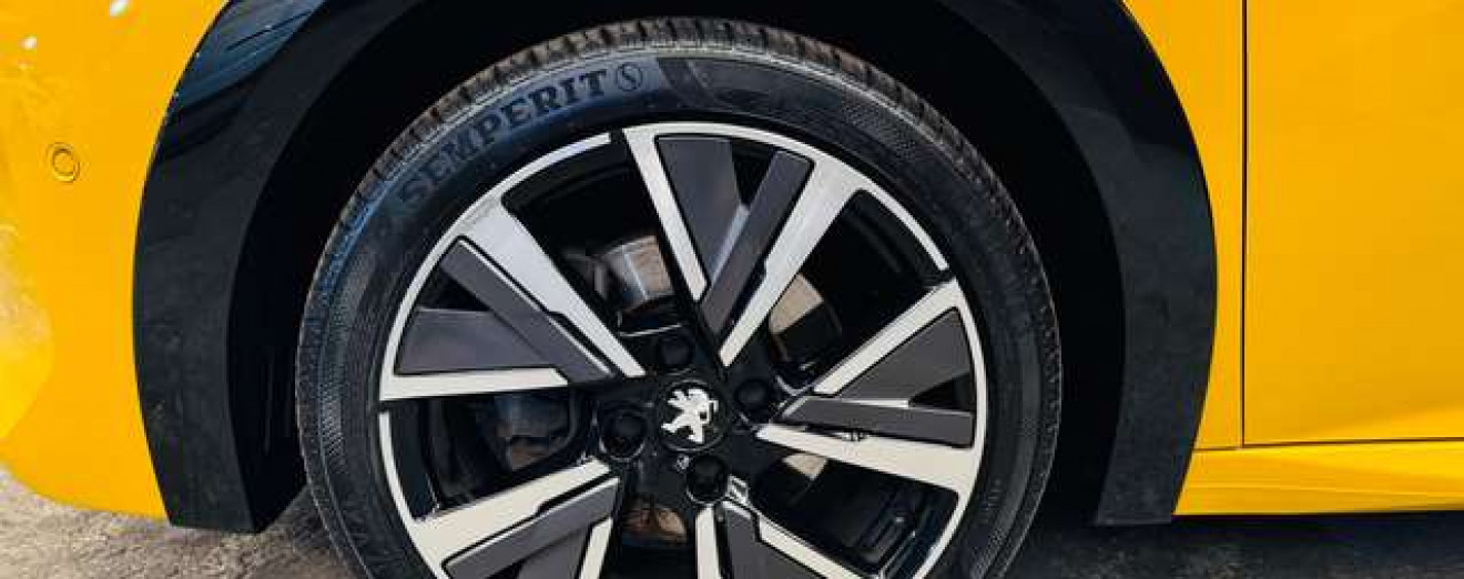 Peugeot 208 1.5 BlueHDi / GT Pack / Navi / Clim / Garantie 12M