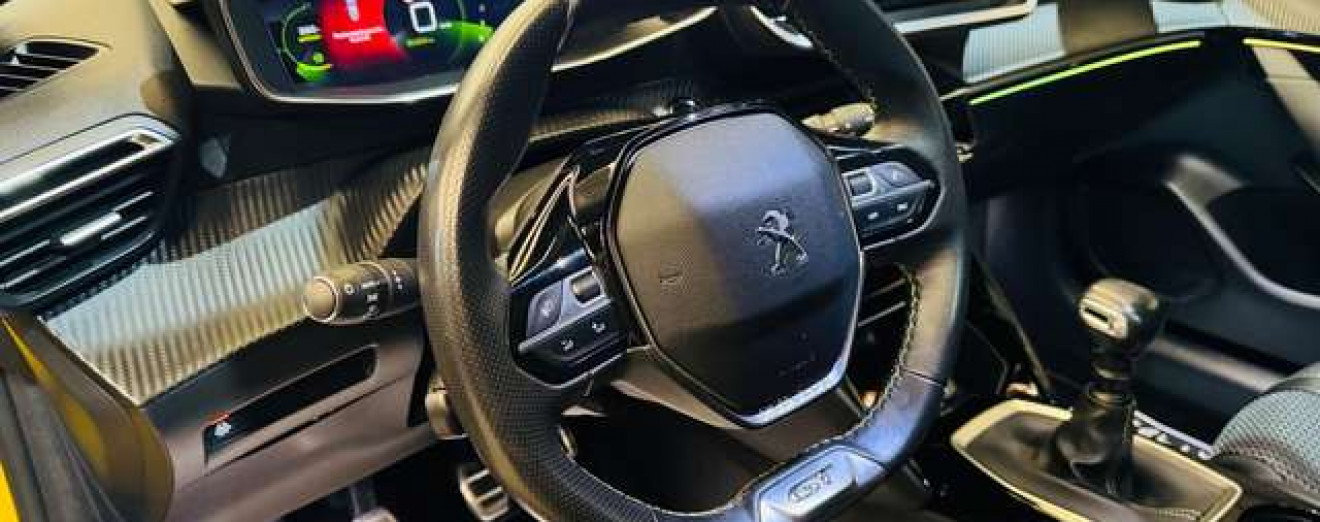 Peugeot 208 1.5 BlueHDi / GT Pack / Navi / Clim / Garantie 12M