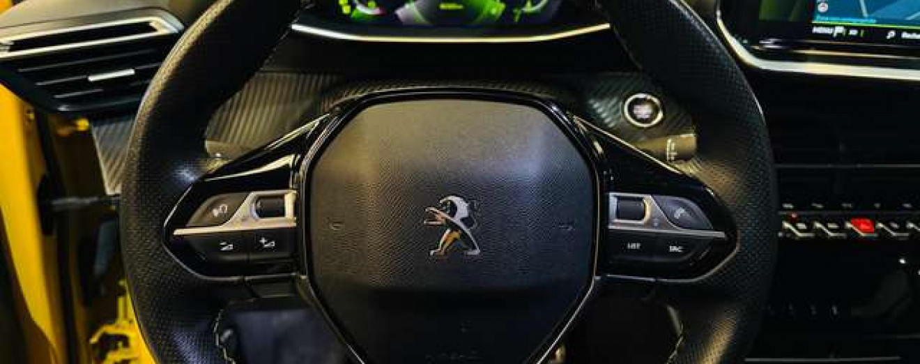 Peugeot 208 1.5 BlueHDi / GT Pack / Navi / Clim / Garantie 12M