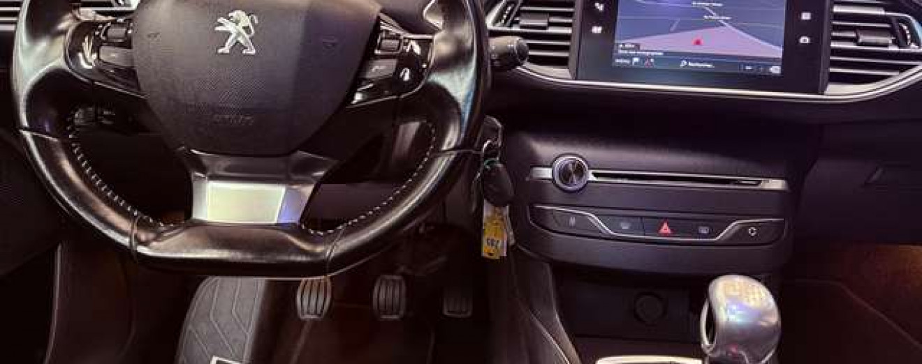 Peugeot 308 308 SW 1.2 PureTech Allure GPS Xénon Caméra Toit Pano CarPlay Att remorque