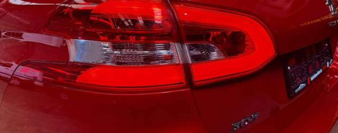 Peugeot 308 308 SW 1.2 PureTech Allure GPS Xénon Caméra Toit Pano CarPlay Att remorque