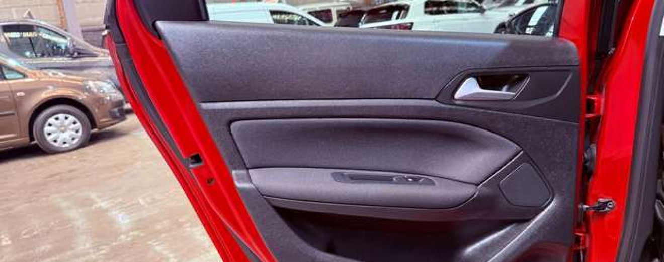 Peugeot 308 308 SW 1.2 PureTech Allure GPS Xénon Caméra Toit Pano CarPlay Att remorque