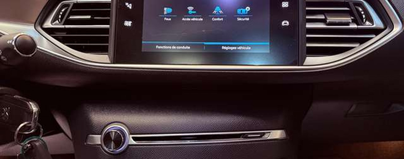 Peugeot 308 308 SW 1.2 PureTech Allure GPS Xénon Caméra Toit Pano CarPlay Att remorque