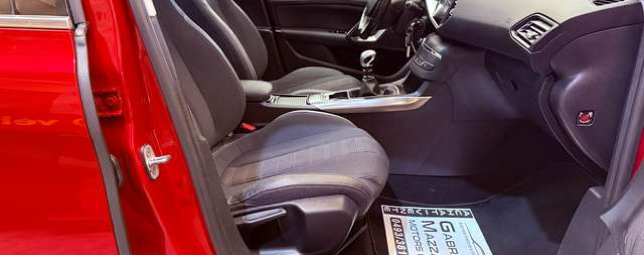 Peugeot 308 308 SW 1.2 PureTech Allure GPS Xénon Caméra Toit Pano CarPlay Att remorque