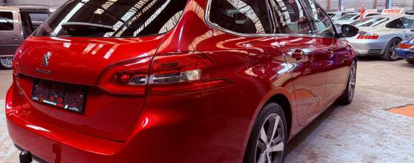 Peugeot 308 308 SW 1.2 PureTech Allure GPS Xénon Caméra Toit Pano CarPlay Att remorque