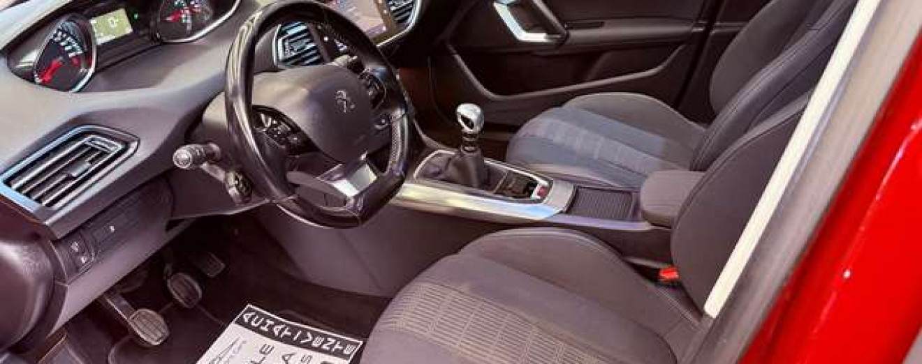 Peugeot 308 308 SW 1.2 PureTech Allure GPS Xénon Caméra Toit Pano CarPlay Att remorque