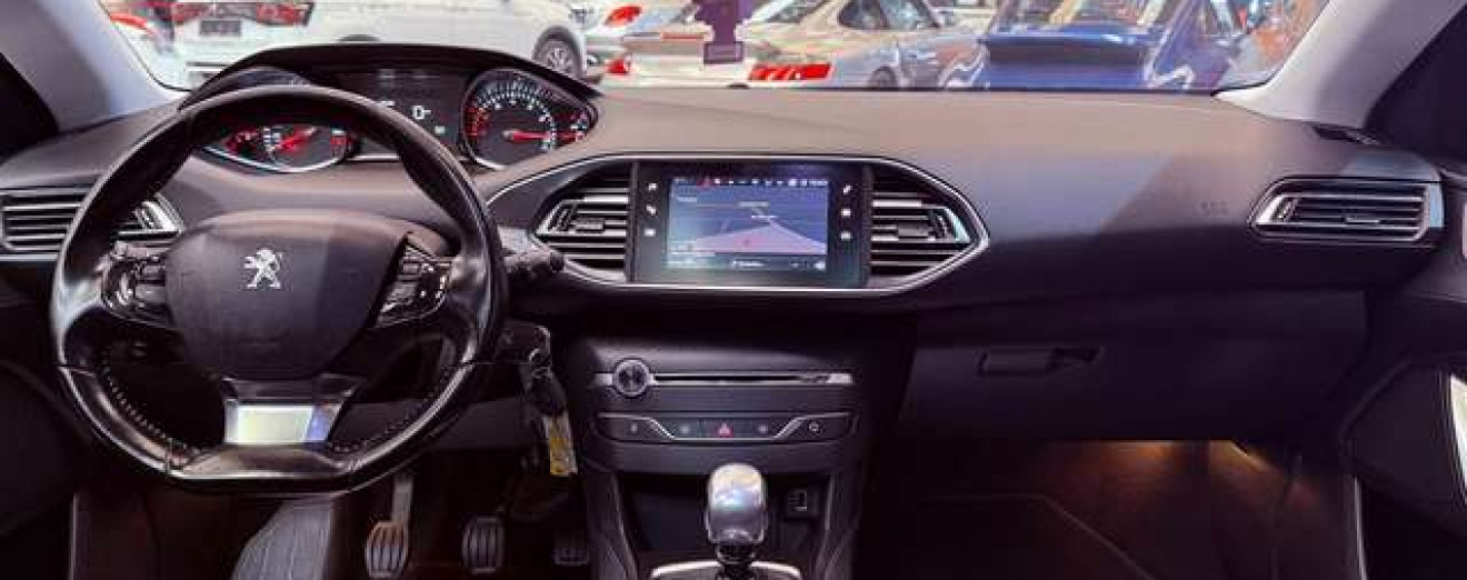 Peugeot 308 308 SW 1.2 PureTech Allure GPS Xénon Caméra Toit Pano CarPlay Att remorque