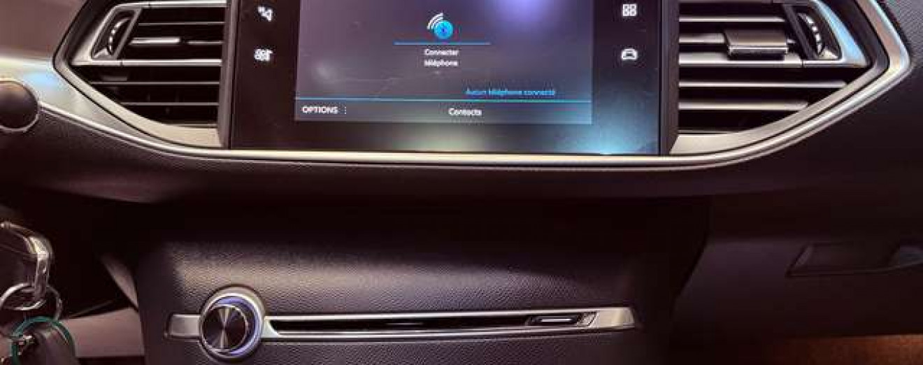 Peugeot 308 308 SW 1.2 PureTech Allure GPS Xénon Caméra Toit Pano CarPlay Att remorque