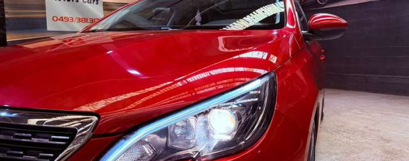 Peugeot 308 308 SW 1.2 PureTech Allure GPS Xénon Caméra Toit Pano CarPlay Att remorque