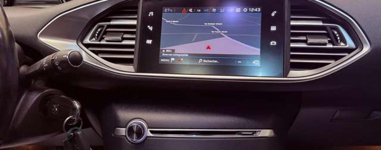 Peugeot 308 308 SW 1.2 PureTech Allure GPS Xénon Caméra Toit Pano CarPlay Att remorque