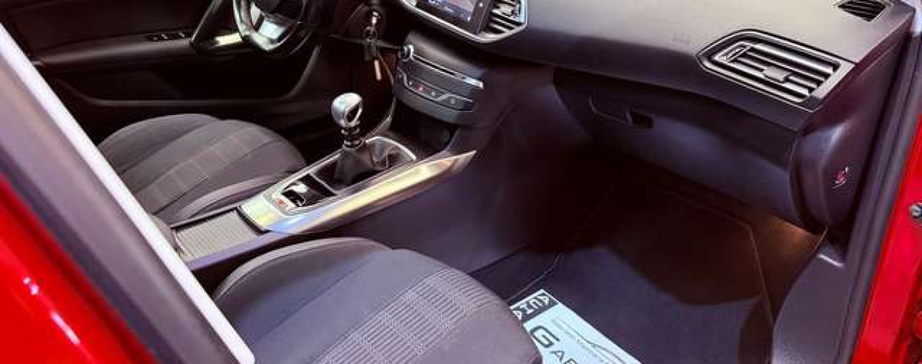 Peugeot 308 308 SW 1.2 PureTech Allure GPS Xénon Caméra Toit Pano CarPlay Att remorque