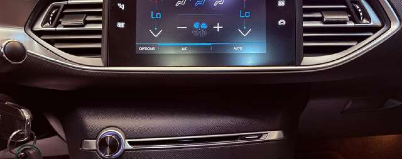 Peugeot 308 308 SW 1.2 PureTech Allure GPS Xénon Caméra Toit Pano CarPlay Att remorque