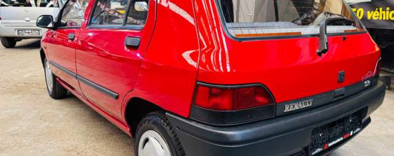 Renault Clio 1.1i essence Ancêtre ct ok vierge
