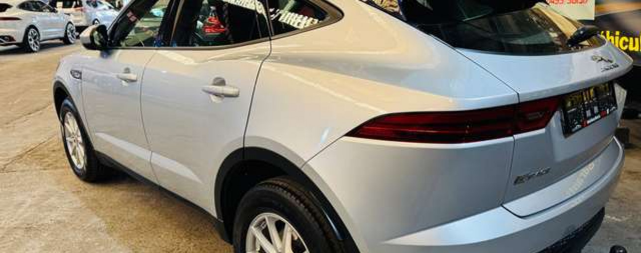 Jaguar E-Pace 2.0 D / Toit Pano / Navi / Att Rem. / Garantie 12M