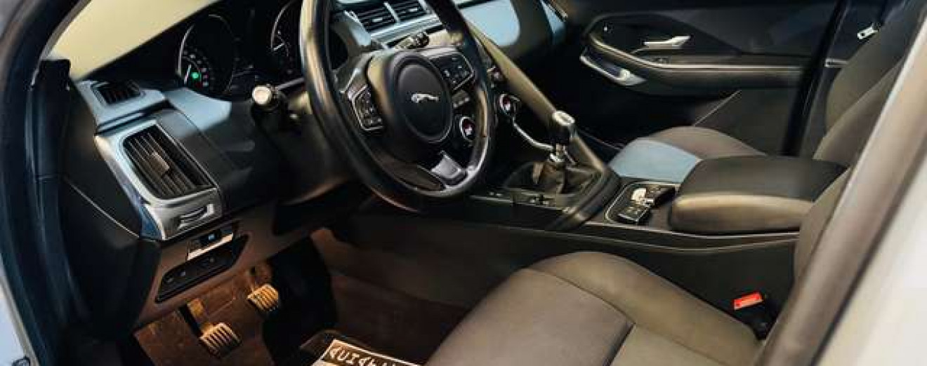 Jaguar E-Pace 2.0 D / Toit Pano / Navi / Att Rem. / Garantie 12M