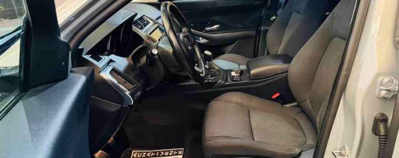 Jaguar E-Pace 2.0 D / Toit Pano / Navi / Att Rem. / Garantie 12M