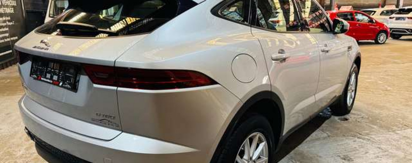Jaguar E-Pace 2.0 D / Toit Pano / Navi / Att Rem. / Garantie 12M