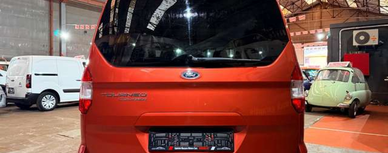 Ford Tourneo Courier 1.5 TDCi 5Places Airco Sieges chauffants Bluetooth