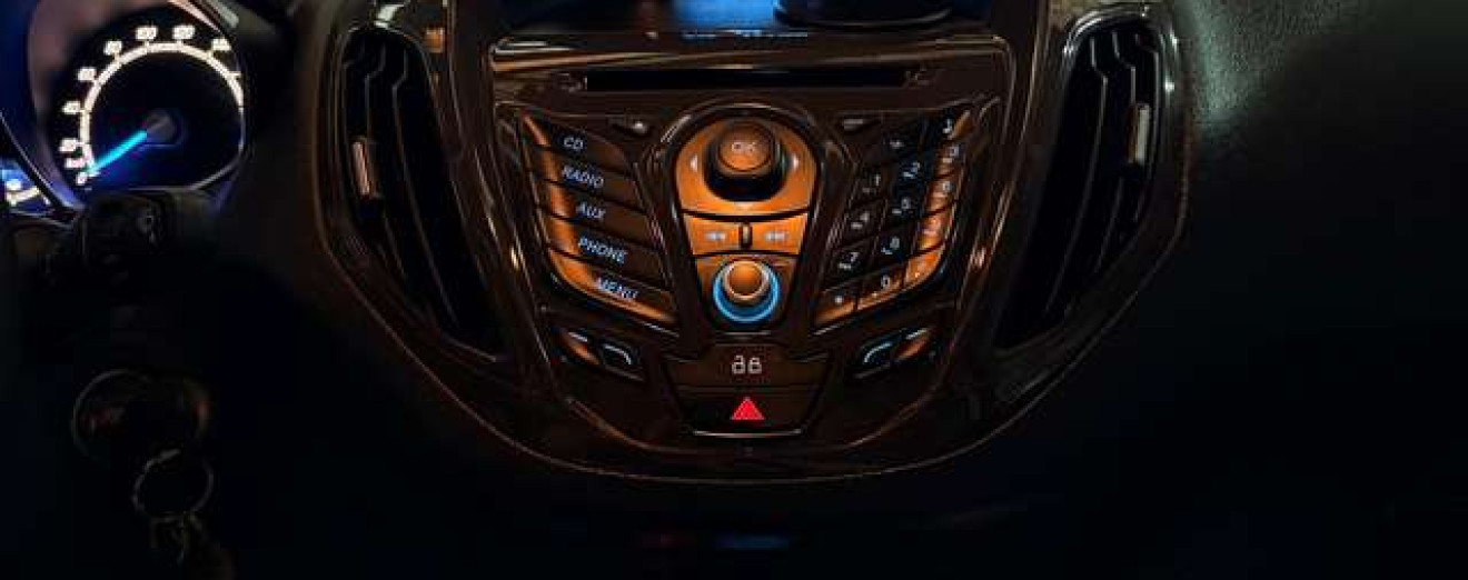 Ford Tourneo Courier 1.5 TDCi 5Places Airco Sieges chauffants Bluetooth