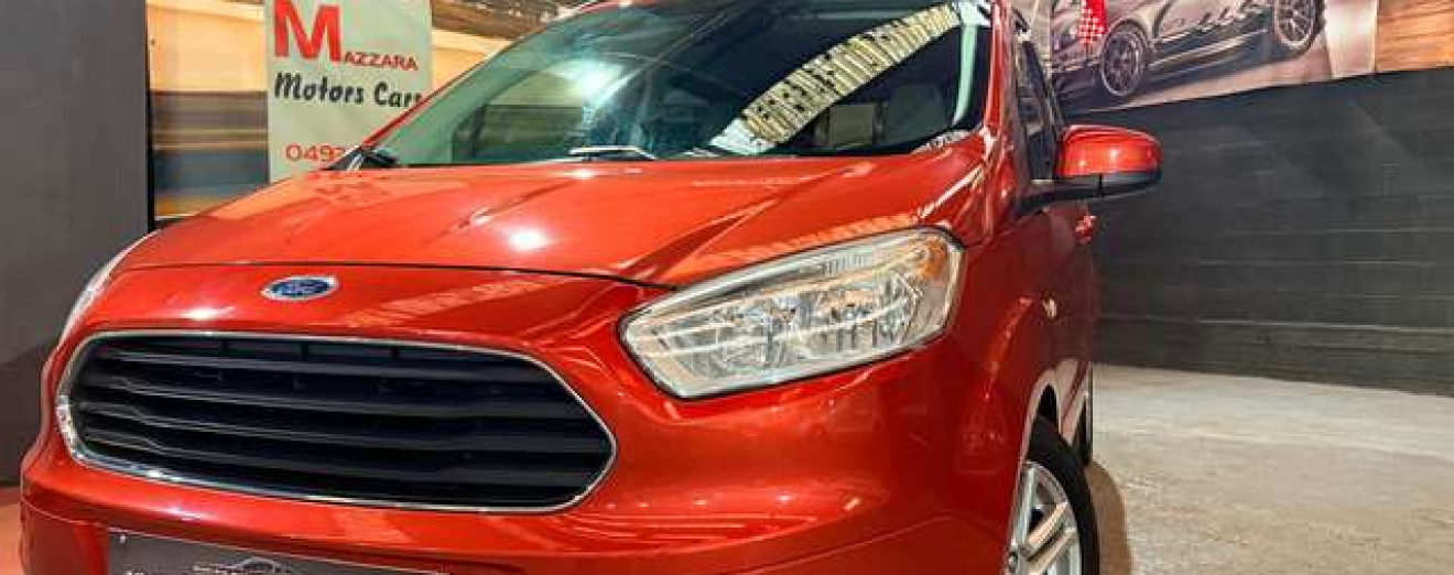 Ford Tourneo Courier 1.5 TDCi 5Places Airco Sieges chauffants Bluetooth