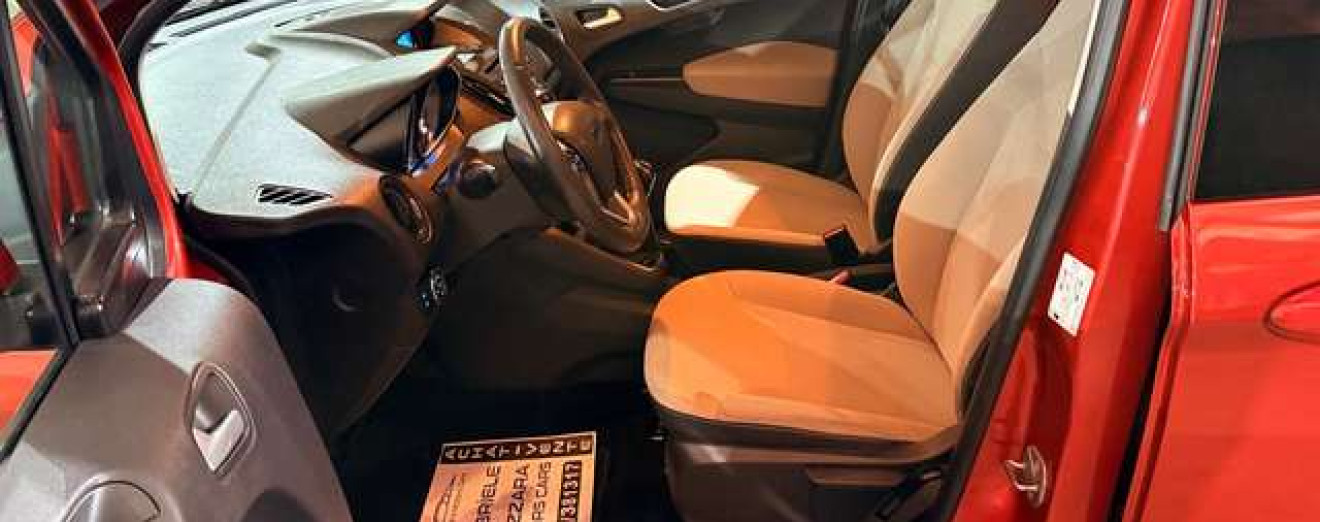 Ford Tourneo Courier 1.5 TDCi 5Places Airco Sieges chauffants Bluetooth