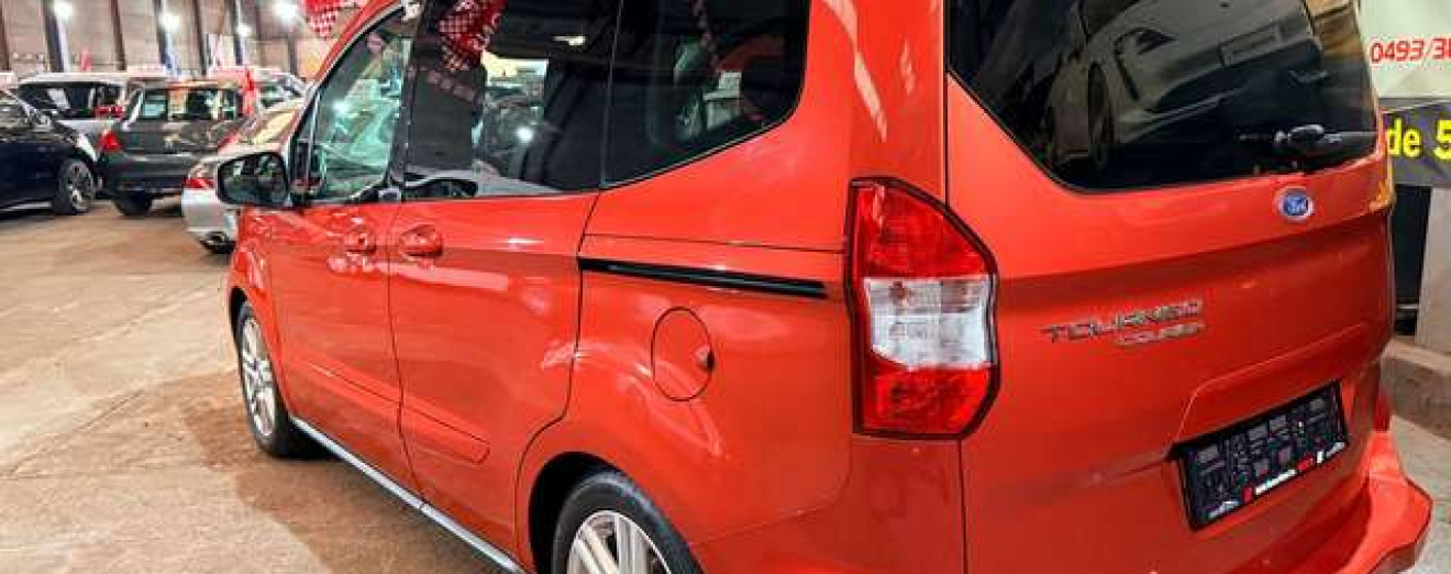 Ford Tourneo Courier 1.5 TDCi 5Places Airco Sieges chauffants Bluetooth