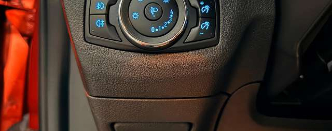 Ford Tourneo Courier 1.5 TDCi 5Places Airco Sieges chauffants Bluetooth