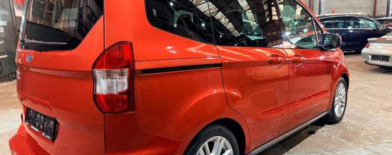 Ford Tourneo Courier 1.5 TDCi 5Places Airco Sieges chauffants Bluetooth