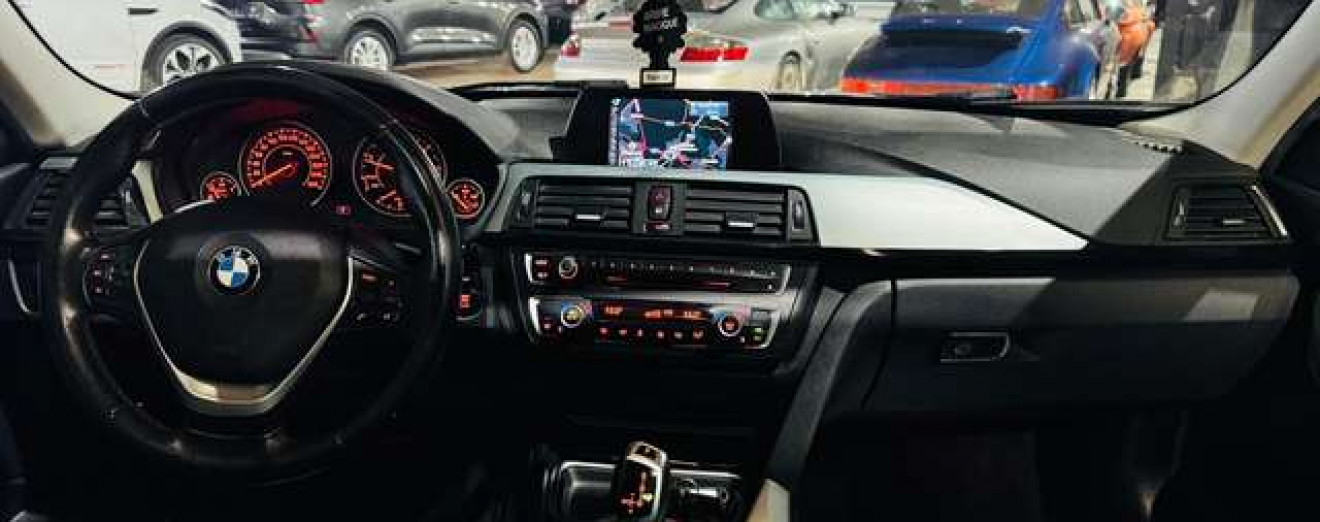 BMW 318 Touring 318DA - Xénon - GPS - Sport