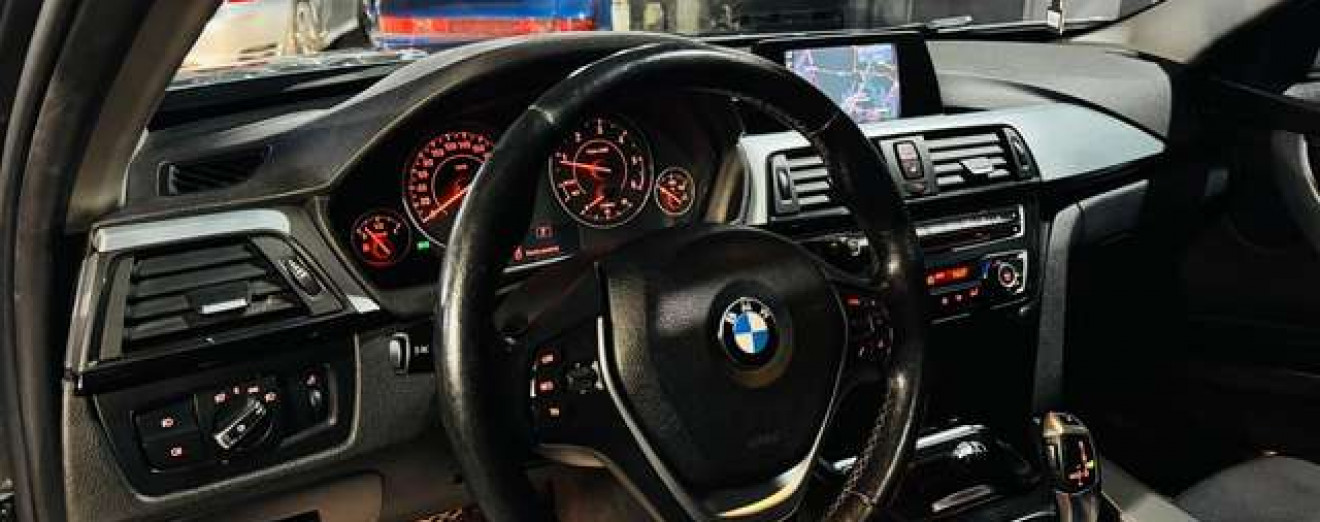 BMW 318 Touring 318DA - Xénon - GPS - Sport