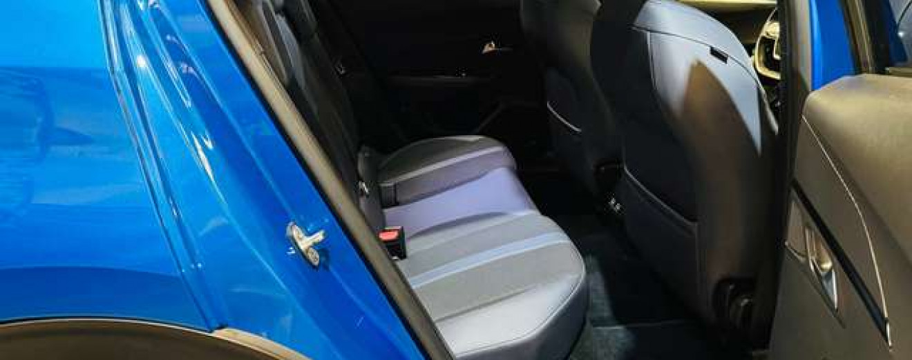 Peugeot 2008 1.5 BlueHDi Allure S / Cuir / Cockpit / Navigation