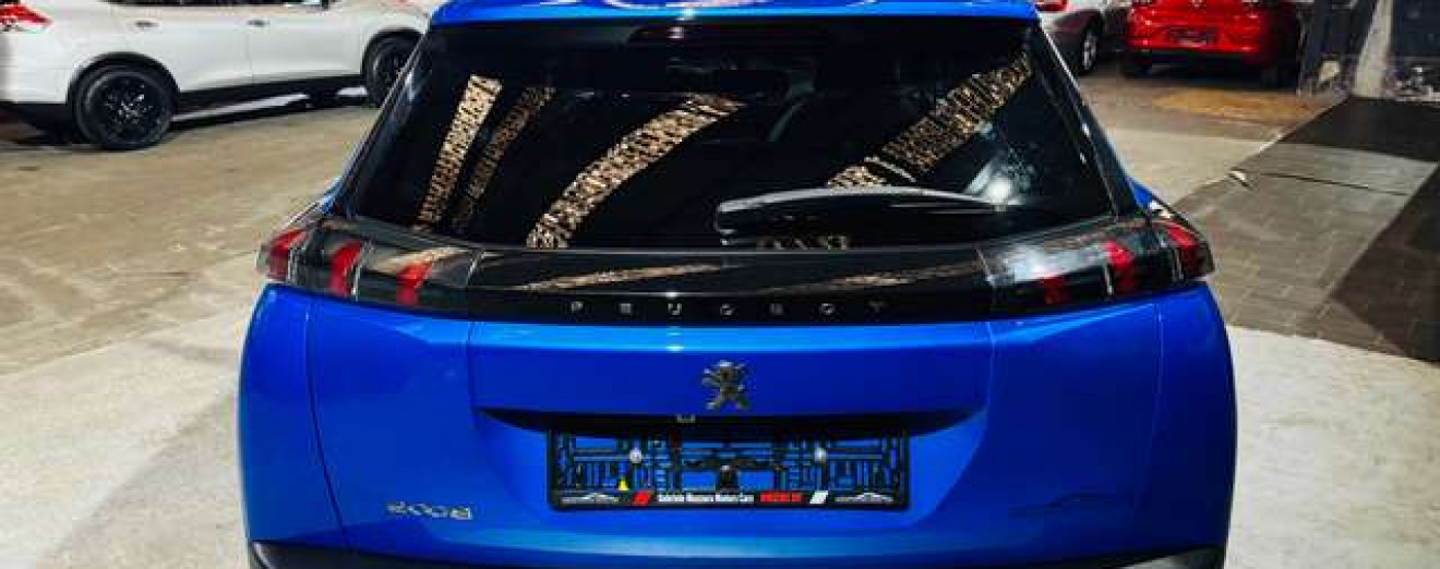 Peugeot 2008 1.5 BlueHDi Allure S / Cuir / Cockpit / Navigation