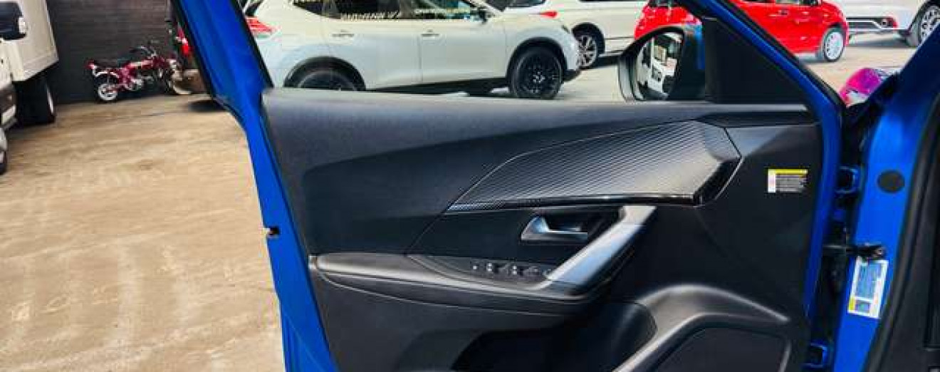 Peugeot 2008 1.5 BlueHDi Allure S / Cuir / Cockpit / Navigation